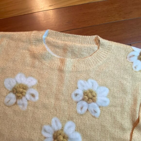 Floral Knit Sweater size Medium - Picture 7 of 9